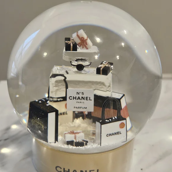 Chanel Snow #5 Gorgeous Snowglobe w/Box - Picture 7 of 9